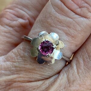 Sterling Silver Pink Stone Flower Ring Size 7.5–8 Floral Solitaire Vintage